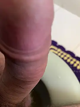 Snapshot of RafaelSilvaaa chatting on April 5, 11:29 am RafaelSilvaaa online show from April 5, 11:29 am