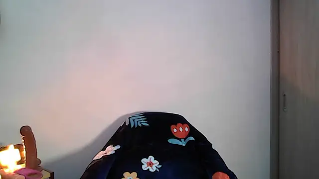 Snapshot of zyra_vex chatting on March 26, 12:17 am zyra vex online show from March 26, 12:17 am