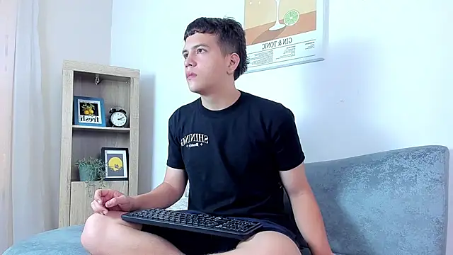 Snapshot of dennis_hills chatting on March 26, 12:33 pm dennis hills online show from March 26, 12:33 pm