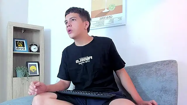 Snapshot of dennis_hills chatting on March 27, 1:11 pm dennis hills online show from March 27, 1:11 pm