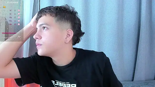 Snapshot of dennis_hills chatting on April 2, 12:36 pm dennis hills online show from April 2, 12:36 pm