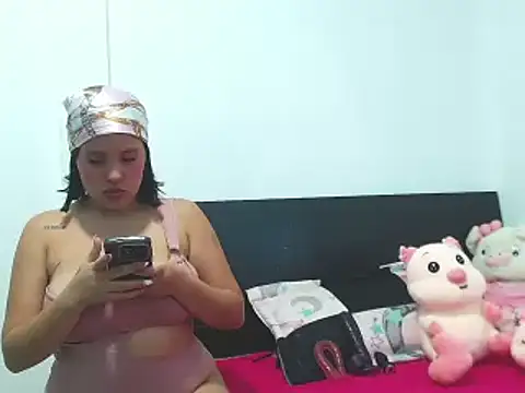 Snapshot of BambiHester chatting on April 2, 4:21 am BambiHester online show from April 2, 4:21 am