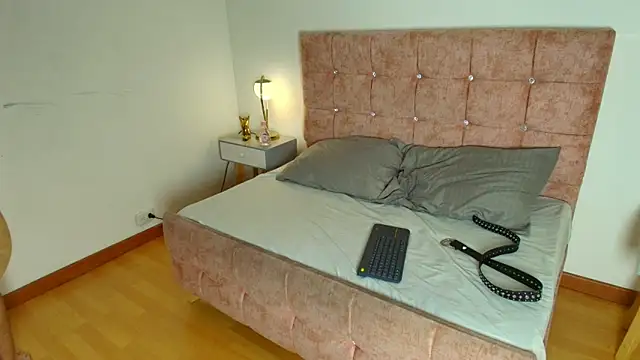 Kendy Lians online show from March 28, 1:11 pm