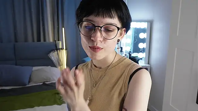 Snapshot of RubieNibbs chatting on March 28, 7:35 pm RubieNibbs online show from March 28, 7:35 pm