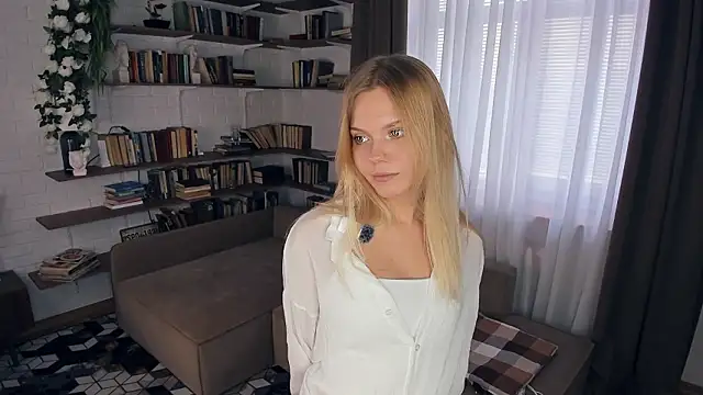 Snapshot of InesPiek chatting on March 25, 8:53 am InesPiek online show from March 25, 8:53 am