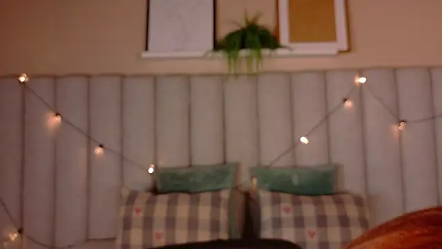 StarrMoon   online show from April 3, 3:04 am