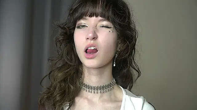 Snapshot of DellaLeck chatting on March 29, 7:47 pm DellaLeck online show from March 29, 7:47 pm