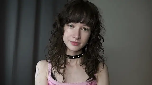 Snapshot of DellaLeck chatting on April 1, 7:44 pm DellaLeck online show from April 1, 7:44 pm