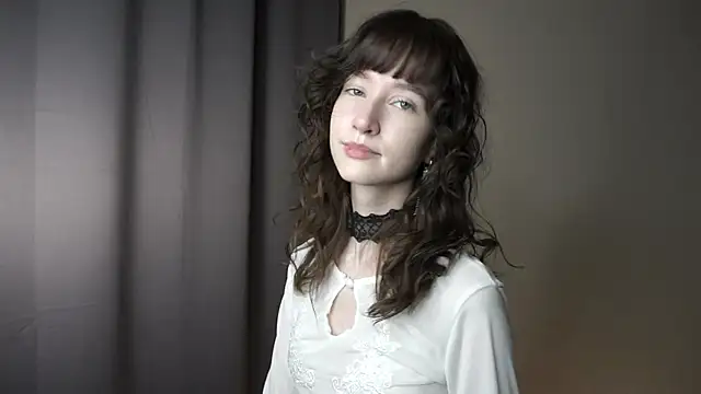 Snapshot of DellaLeck chatting on April 2, 8:06 pm DellaLeck online show from April 2, 8:06 pm