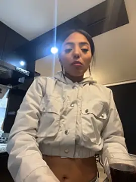 Snapshot of Velunett_19 chatting on March 27, 1:33 am Velunett 19 online show from March 27, 1:33 am