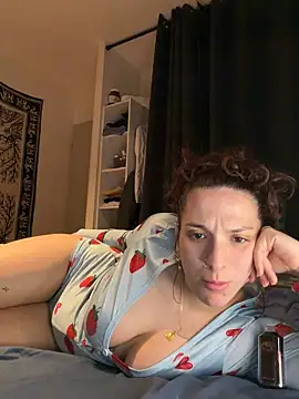 Snapshot of georginamoor chatting on April 6, 12:39 pm georginamoor online show from April 6, 12:39 pm