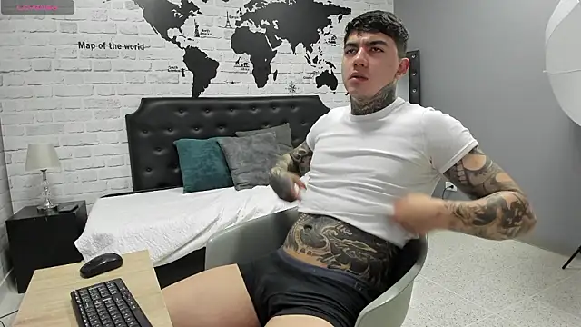 Snapshot of Gury_tattoo chatting on March 28, 12:38 pm Gury tattoo online show from March 28, 12:38 pm