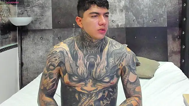 Snapshot of Gury_tattoo chatting on March 30, 12:17 pm Gury tattoo online show from March 30, 12:17 pm