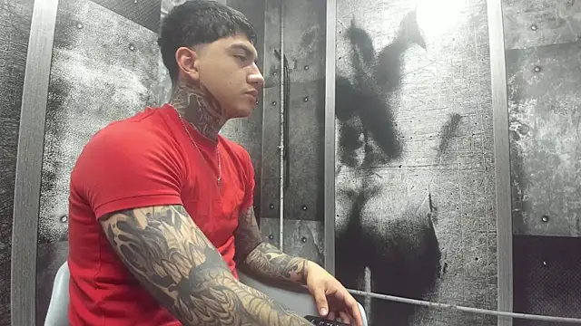 Snapshot of Gury_tattoo chatting on June 24, 7:57 pm Gury tattoo online show from June 24, 7:57 pm