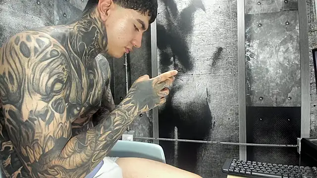 Snapshot of Gury_tattoo chatting on July 3, 9:54 pm Gury tattoo online show from July 3, 9:54 pm