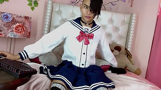Snapshot of romeo_laurient chatting on April 13, 8:03 pm romeo laurient online show from April 13, 8:03 pm