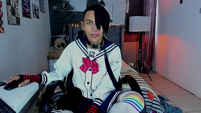 Snapshot of romeo_laurient chatting on April 30, 10:36 pm romeo laurient online show from April 30, 10:36 pm