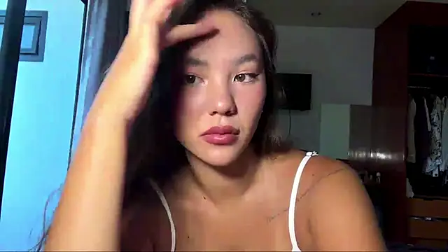 Snapshot of kamila_18_french chatting on March 24, 5:12 am kamila 18 french online show from March 24, 5:12 am