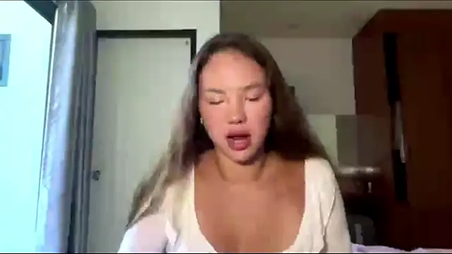 Snapshot of kamila_18_french chatting on March 28, 5:07 am kamila 18 french online show from March 28, 5:07 am