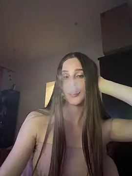 Snapshot of BellMeow_ chatting on June 4, 9:54 pm BellMeow online show from June 4, 9:54 pm
