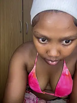 Prettiestheavenly online show from April 4, 10:29 pm