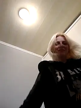 MiaLove183 online show from March 28, 12:05 pm