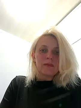 MiaLove183 online show from May 9, 12:21 pm