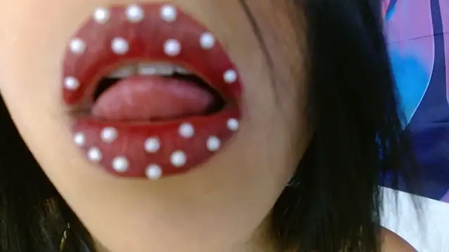 Snapshot of alessialux chatting on June 24, 1:43 pm alessialux online show from June 24, 1:43 pm