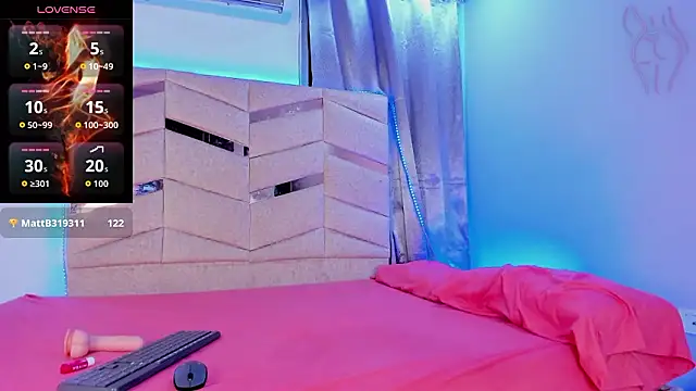 Tom Parker  online show from March 25, 9:21 pm