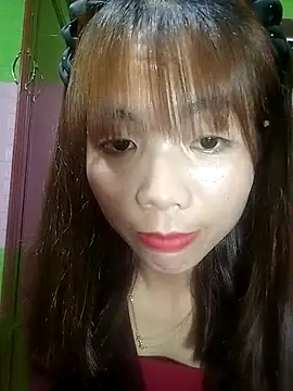 Snapshot of AmyLinee01 chatting on April 1, 3:42 pm AmyLinee01 online show from April 1, 3:42 pm