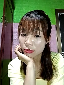 Snapshot of AmyLinee01 chatting on April 2, 2:26 pm AmyLinee01 online show from April 2, 2:26 pm