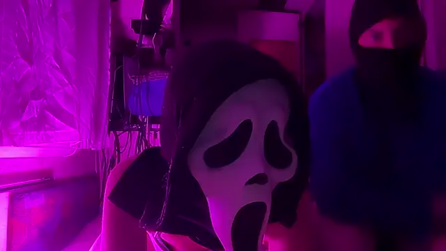 Snapshot of SilentScreamsVan- chatting on April 6, 8:43 pm SilentScreamsVan- online show from April 6, 8:43 pm