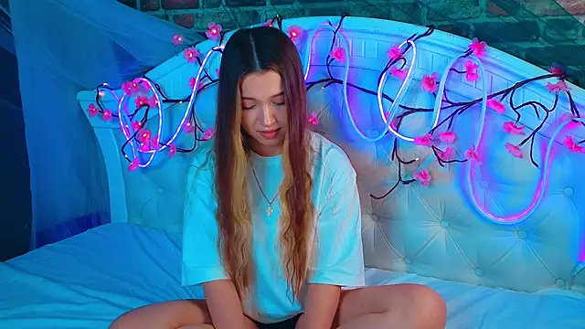 AnnaBerrys online show from April 19, 8:24 am