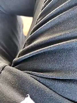 Snapshot of roselover2222 chatting on April 12, 11:26 am roselover2222 online show from April 12, 11:26 am
