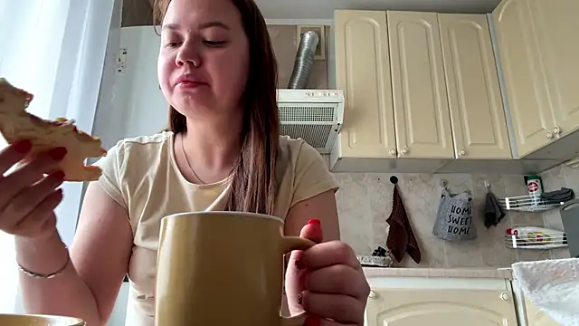 Emely Cute online show from April 1, 10:27 am