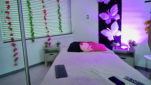aurora petitee online show from July 3, 1:06 pm