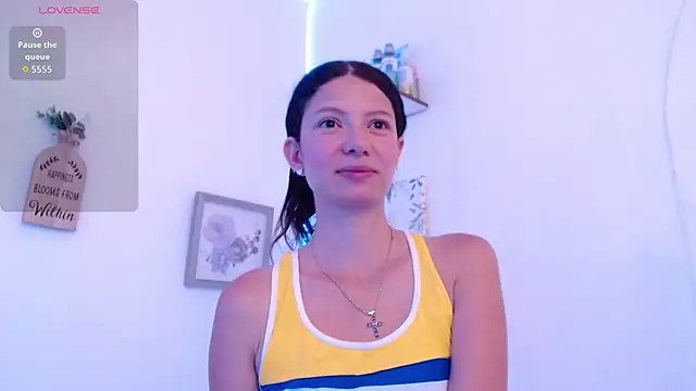 Snapshot of sofy_bonnet1 chatting on April 2, 12:25 pm sofy bonnet1 online show from April 2, 12:25 pm