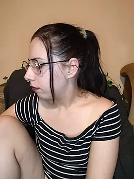 Snapshot of Rue_the_witch6 chatting on July 1, 9:47 pm Rue the witch6 online show from July 1, 9:47 pm