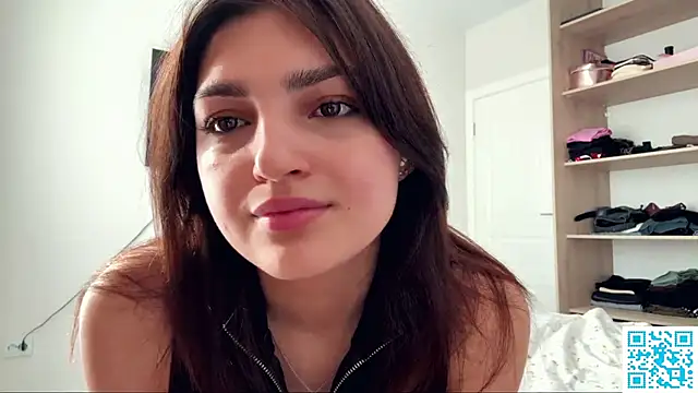 Snapshot of GlitchSiren chatting on March 30, 7:31 am GlitchSiren online show from March 30, 7:31 am