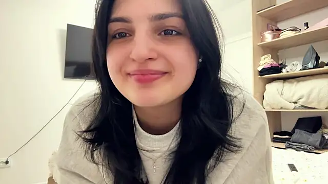 Snapshot of GlitchSiren chatting on April 3, 7:12 pm GlitchSiren online show from April 3, 7:12 pm