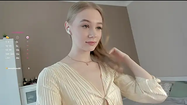 Snapshot of Sellina_moon chatting on March 24, 7:02 am Sellina moon online show from March 24, 7:02 am