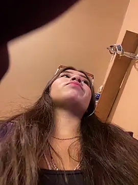 Snapshot of Itze_Mua chatting on April 4, 10:57 am Itze Mua online show from April 4, 10:57 am