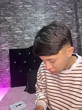 Snapshot of Noah_ledom chatting on April 7, 11:21 am Noah ledom online show from April 7, 11:21 am