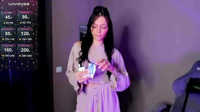 Snapshot of SweetMary_adam chatting on March 24, 1:49 pm SweetMary adam online show from March 24, 1:49 pm