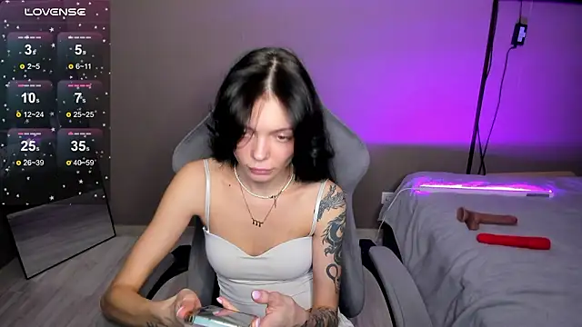 Snapshot of SweetMary_adam chatting on March 25, 2:45 pm SweetMary adam online show from March 25, 2:45 pm