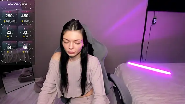 Snapshot of SweetMary_adam chatting on April 1, 2:25 pm SweetMary adam online show from April 1, 2:25 pm