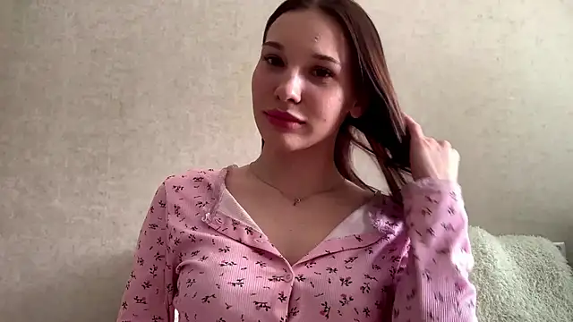 Snapshot of AliceCashle chatting on March 27, 8:26 am AliceCashle online show from March 27, 8:26 am