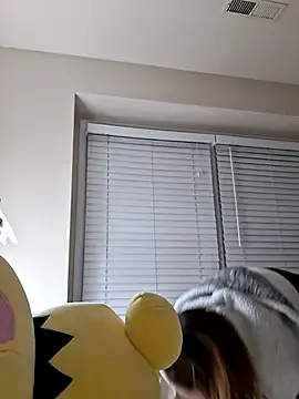 beeeuhh online show from April 13, 8:42 am