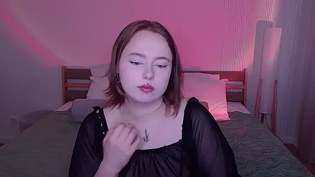 Snapshot of SelenaLily chatting on April 2, 2:47 pm SelenaLily online show from April 2, 2:47 pm