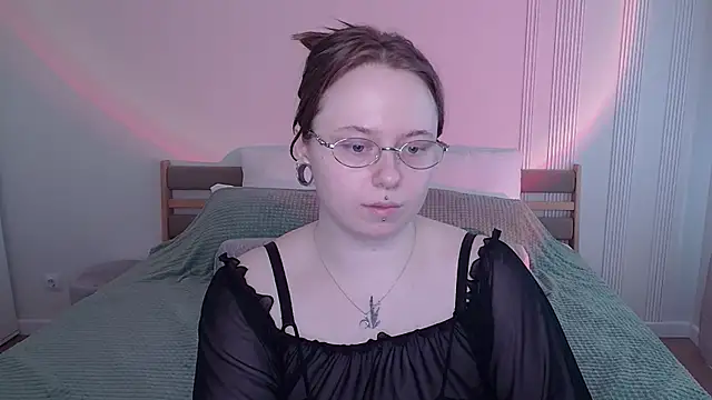 Snapshot of SelenaLily chatting on April 4, 2:25 pm SelenaLily online show from April 4, 2:25 pm